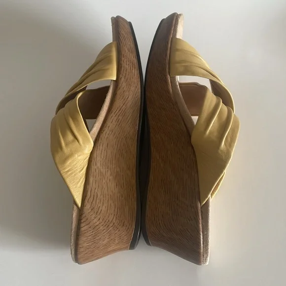 Dansko Avalon Leather Criss Cross Strap Mustard Yellow Wedge Sandals size 39 EU - Picture 5 of 9